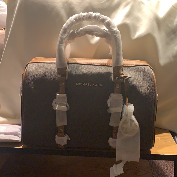 Michael Kors Hand Bags - Picture 3 of 6